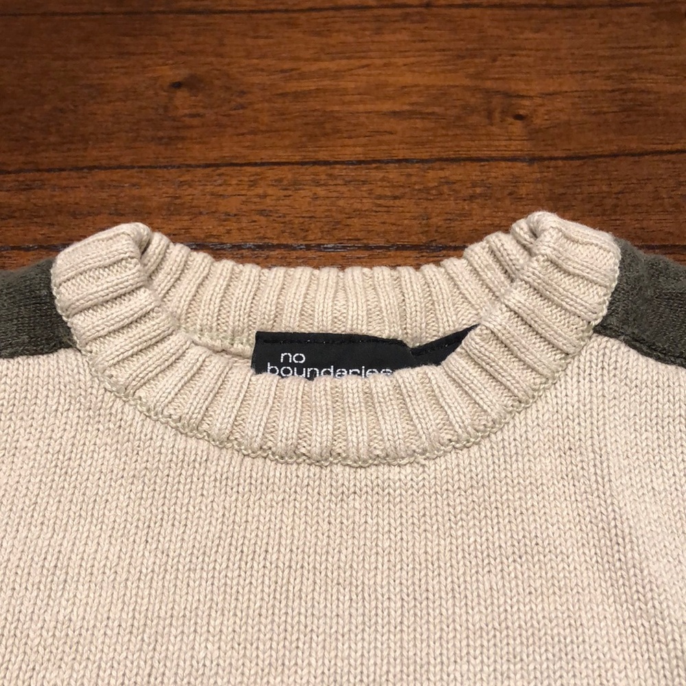 No Boundaries Kid’s Sweater 8/10 - Picture 7 of 16